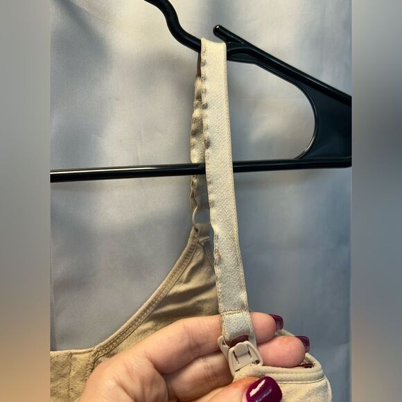 Gilligan & O'Malley Light Beige Wirefree Nursing Bra - Picture 6 of 9